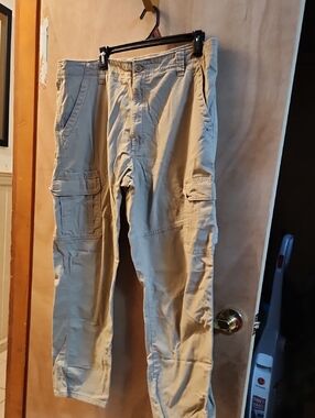 Wrangler Men's Tan Cargo Pants - Utility Pockets